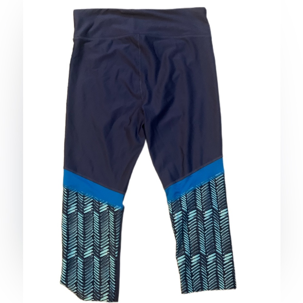 Under armour compression crop leggings. Medium